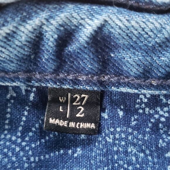 💖Abercrombie & Fitch Distressed Jean Shorts - Picture 6 of 7